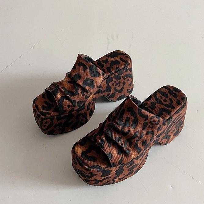 Женские массивные тапочки Сексуальные леопардовые тапочки на высоком каблуке 2025 Лето Новые сандалии на платформе Летние тапочки-клинья с открытым носком для женщин