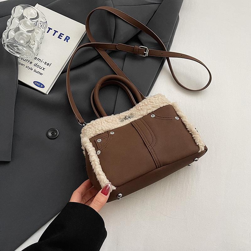 Осенне-зимняя ретро сумка-тоут из овечьей шерсти для женщин 2025 новая на плечо, сумка-мессенджер, высококачественная пушистая портативная сумка-ведро