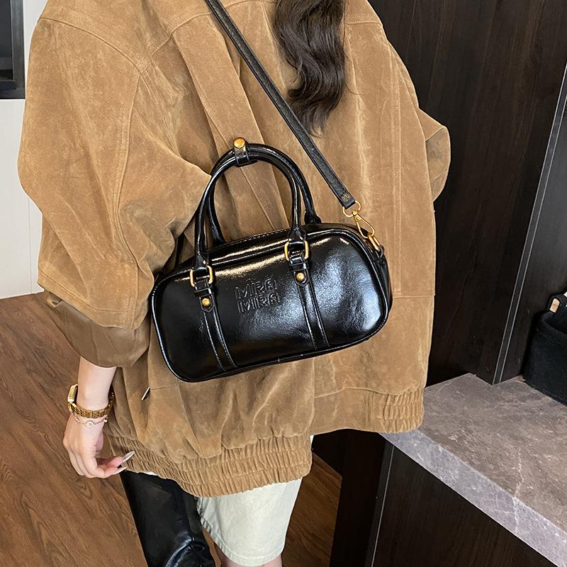 Дизайнерская сумка-ниша женская осень-зима 2025 новая универсальная супер-огонь сумка-мессенджер корейская версия ретро портативная сумка-подушка