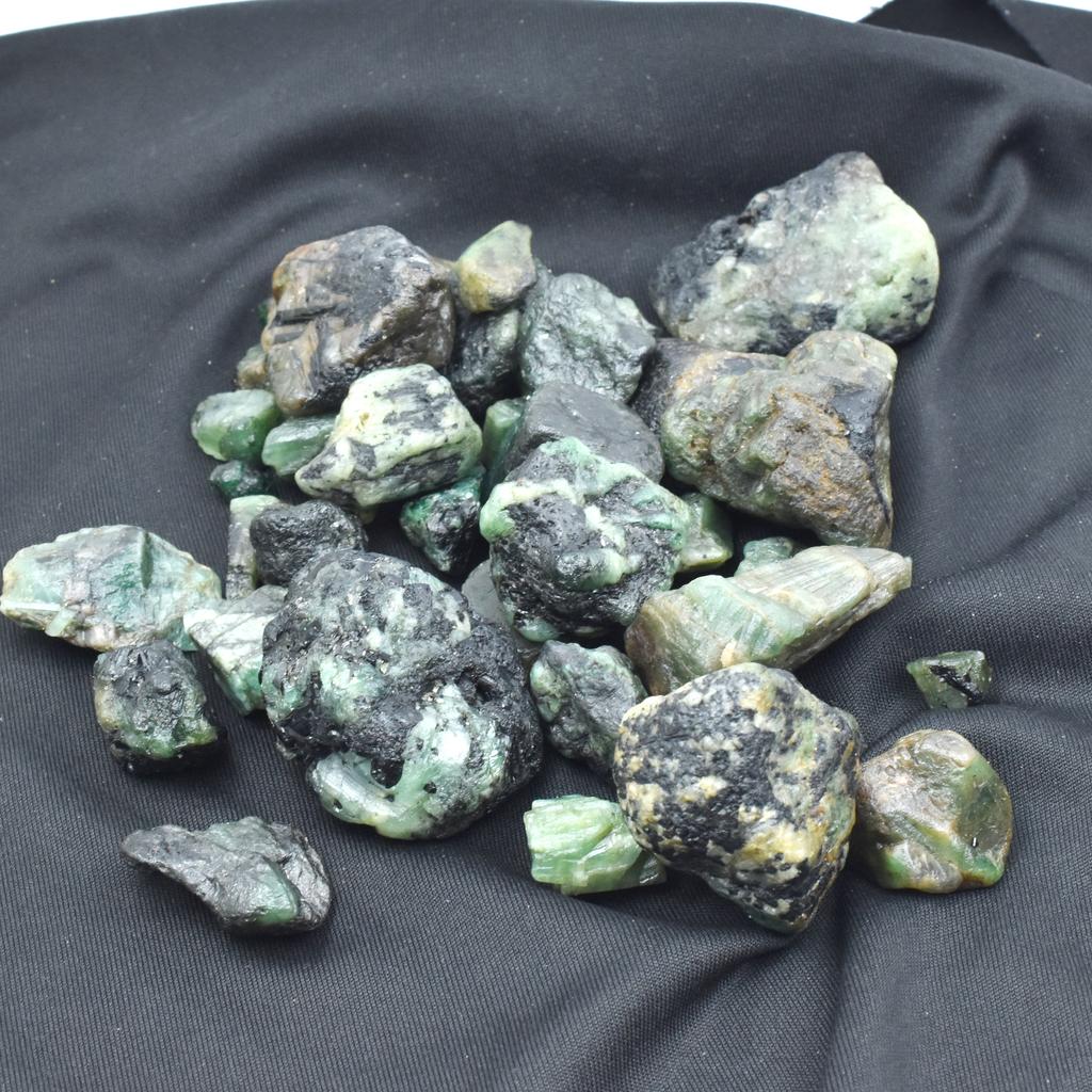 СЕРТИФИЦИРОВАННЫЙ 1500 карат натуральный зеленый изумруд необработанный драгоценный камень россыпью добытый из земли LR-53-SA