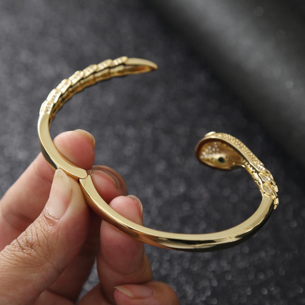 A High-end Snake Shaped Bracelet with Zirconia Inlay, a Gift for Girlfriend