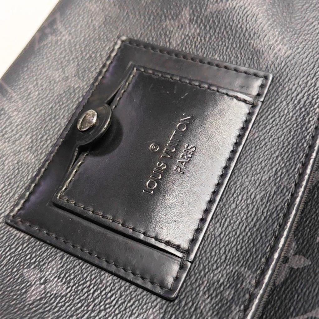 [Pre-Owned] Voyager Series Classic Monogram Coated Canvas Messenger Bag - Good #6YNF5Z
