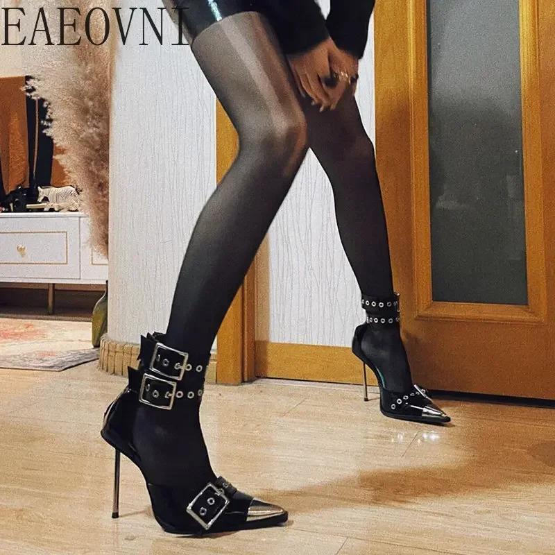 Мода 2024 года, новые женские туфли-лодочки с острым носком, готические туфли с металлическими заклепками, женские модные туфли с ремешком на щиколотке, сексуальные туфли для вечеринок на тонком высоком каблуке