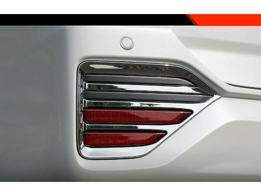 Накладка на задний противотуманный фонарь Noah для Toyota Voxy 2022-2025