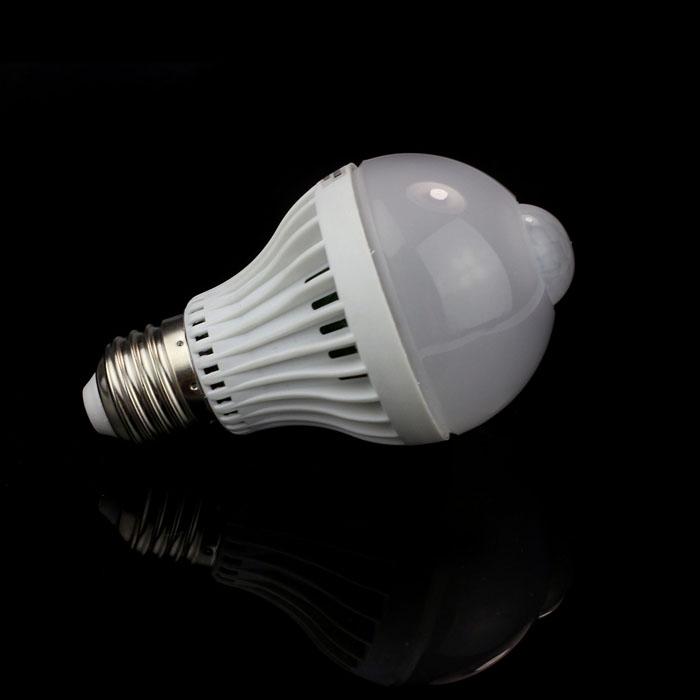 E27 5W 220V 18LED Motion Control PIR Sensor Light Lamp Bulb Warm White