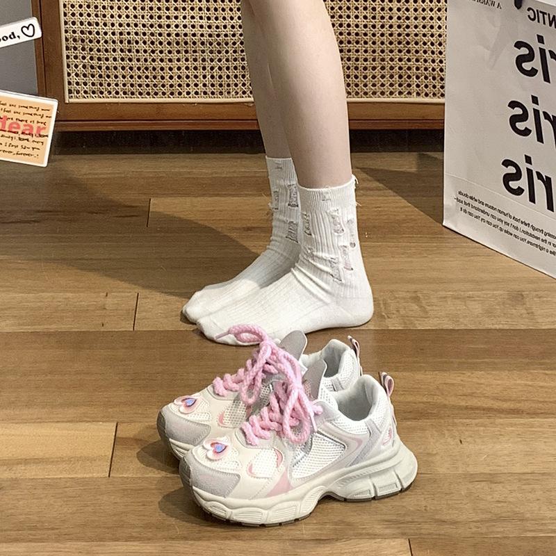 Жареный уличный стиль в Гонконге показывает маленькие и легкие платформенные кроссовки для женщин, новинка лета 2025 года, универсальные дышащие сетчатые кроссовки