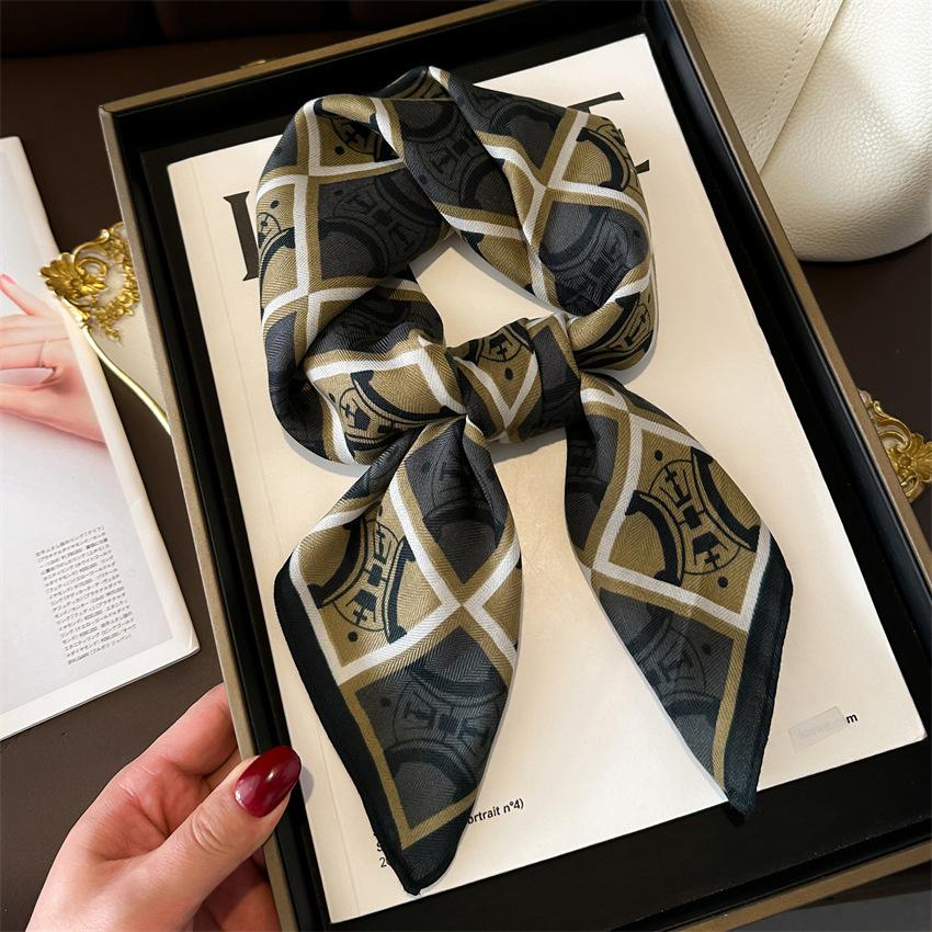 Alphabet Arc De Triomphe Scarf Grid Neck Scarf 65 × 65Cm Thin Premium Versatile Cotton And Linen Feel Velvet Scarf