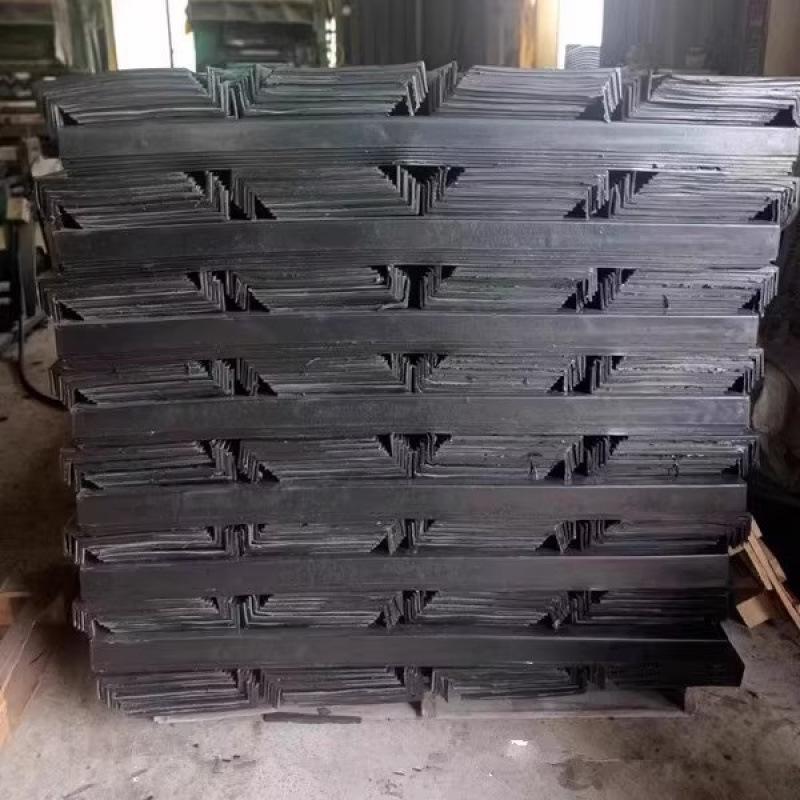 Резиновый коврик на ступеньку 1,2 м - Угловой протектор и противоскользящая решетка