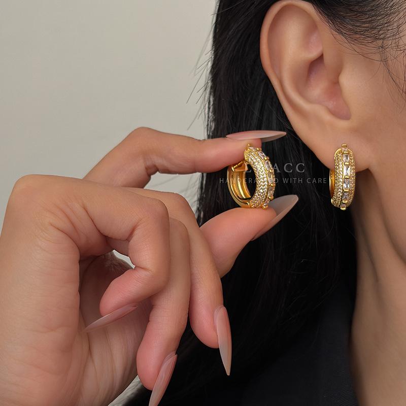 European and American style full of diamond earrings, exquisite hemming, zircon ear buckles, retro and noble daily versatile atmosphere, light luxury
