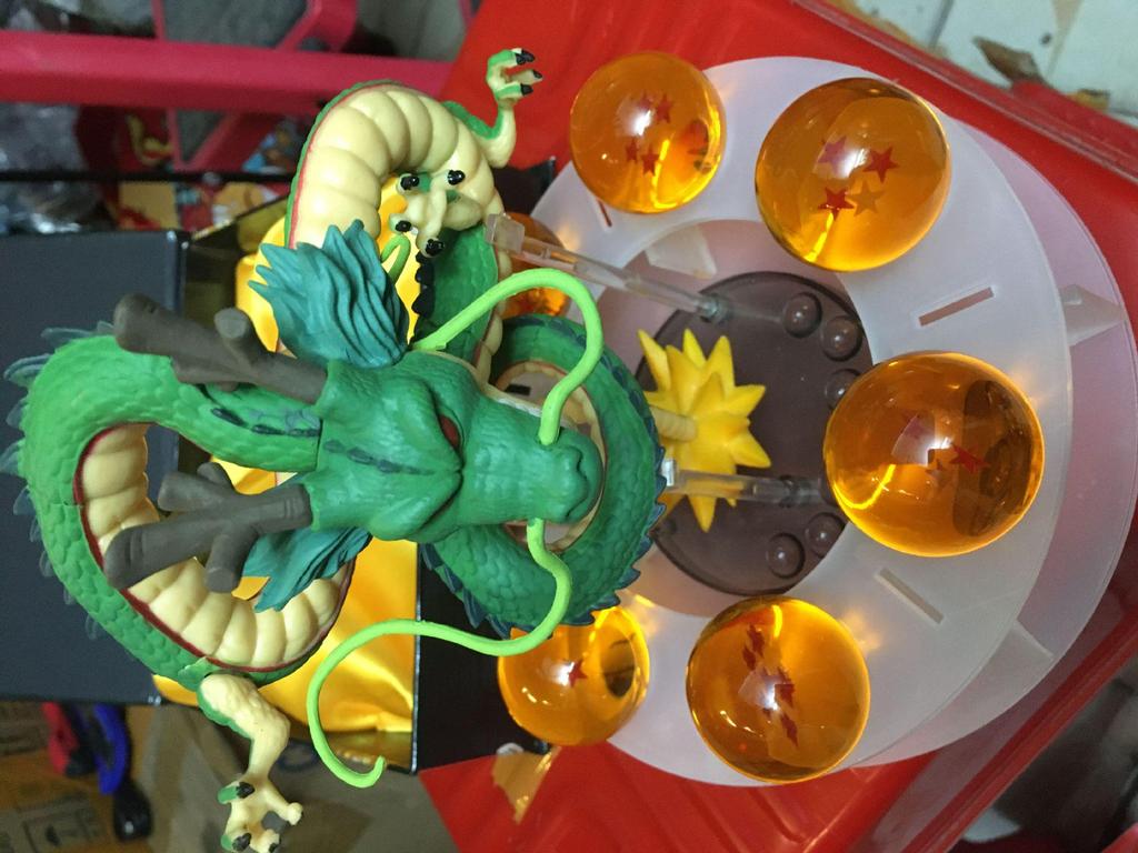 Фигурка сцены призыва Шенлона из Dragon Ball с Хрустальным шаром и фоном в виде горного пейзажа