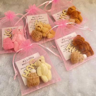 Плюшевый мишка Yousheng Pocket Hug с карточкой поддержки, сетчатый мешочек, мини-позитивная мягкая кукла-мишка в вязаной шапке, вдохновляющий подарок