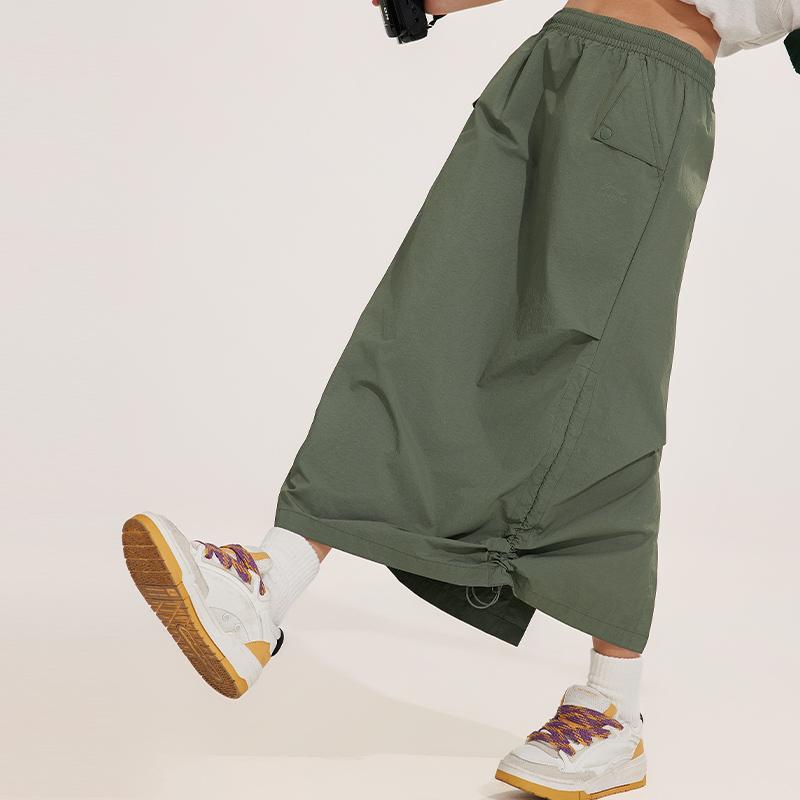 Li-Ning Юбка Weekend Youth, устойчивая к ультрафиолетовому излучению, водоотталкивающая, облегающая, спортивная, теннисная, повседневная, длинная, женская, юбка для кемпинга, серо-зеленая ASKU146-4