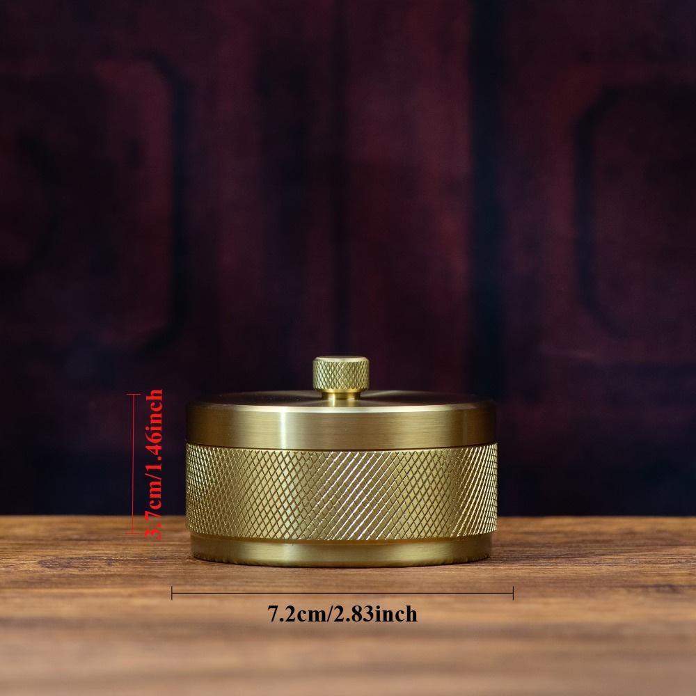 Creative Scandinavian Style Elegant Brass Ashtray with Lid Anti-Fly Traditional Design Decor Luxury Office Car Ashtray Accessory