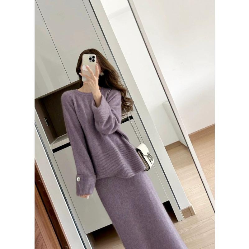 Женский комплект из трикотажного повседневного однотонного платья на осень и зиму