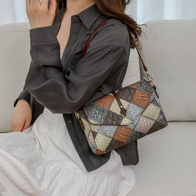 Маленькая сумка через плечо для женщин среднего и пожилого возраста, зимняя новая модная женская сумка через плечо из мягкой кожи с диагональным плетением 2024 года