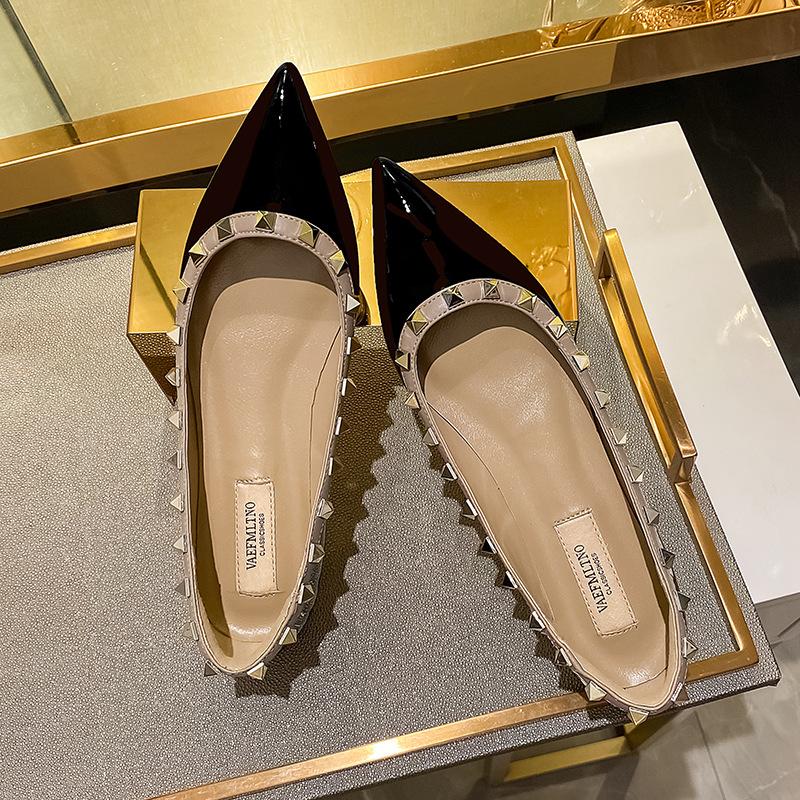 Fashion Metal Rivets Design Pointed Mules Shoes for Women Leather Fashion Flat Shoes Comfort Loafers High Quality Office Women Shoe 2024