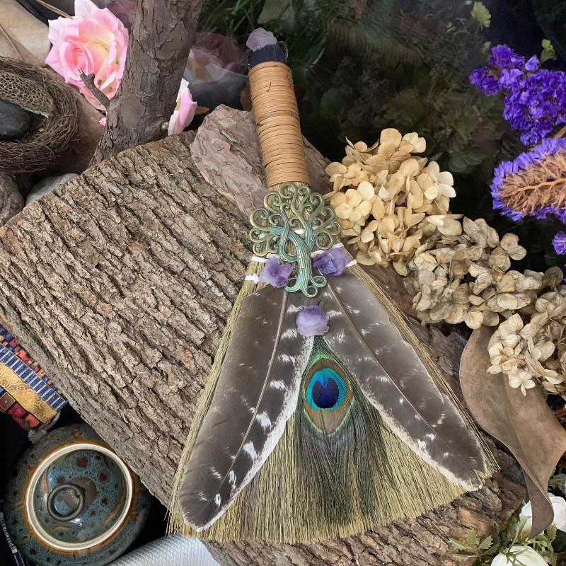 1 шт. Натуральный кристалл точка камень аметист алтарь ведьма принадлежности украшение стола семейное дерево шармы перо метла поделки Хэллоуин