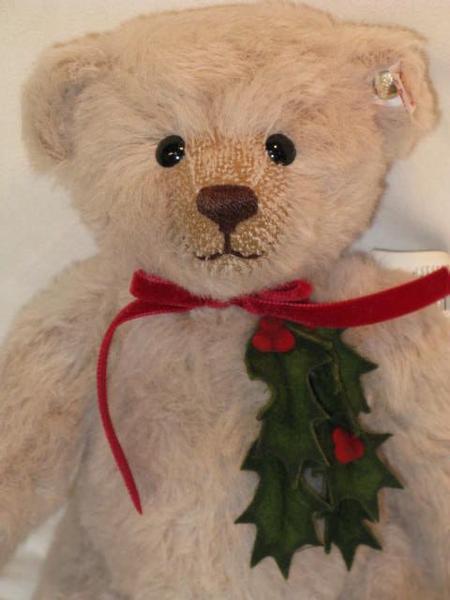 Мишка Steiff World Limited 2012 года "Святой Мишка"