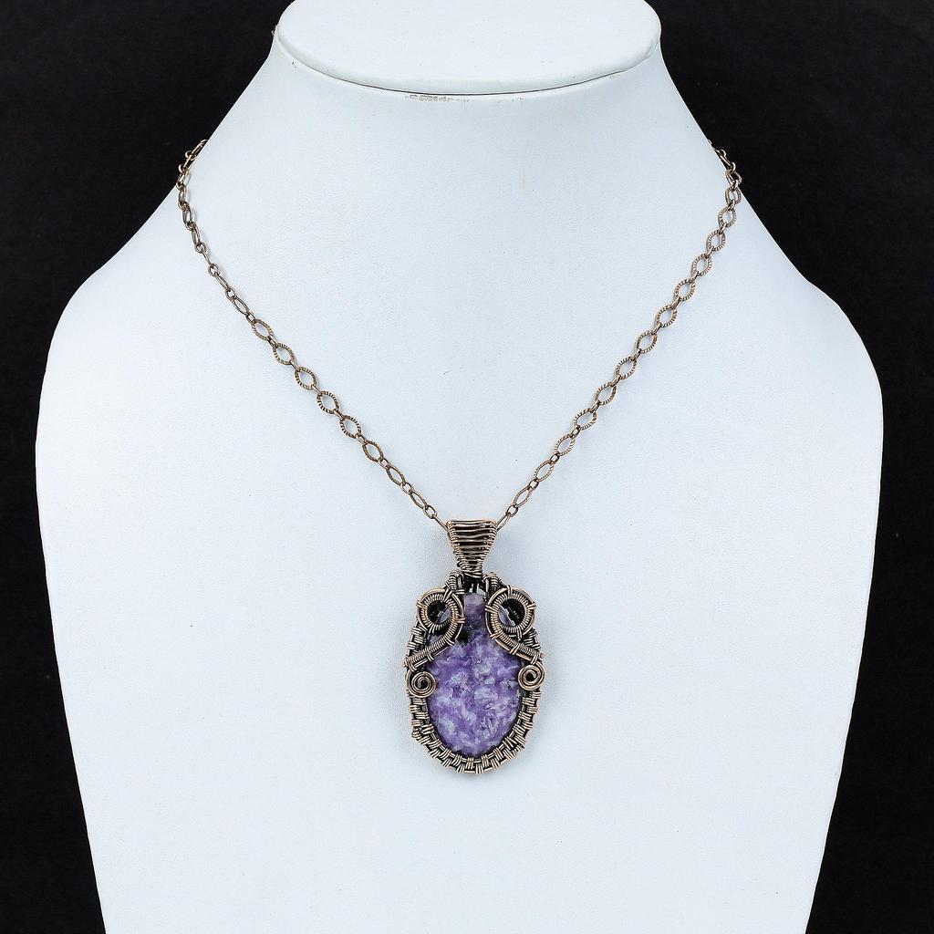 Кулон из лепидолита, кулон, обернутый медной проволокой, украшения из меди и лепидолита, стильный кулон, подарок для него, украшения из проволоки, кулон ручной работы