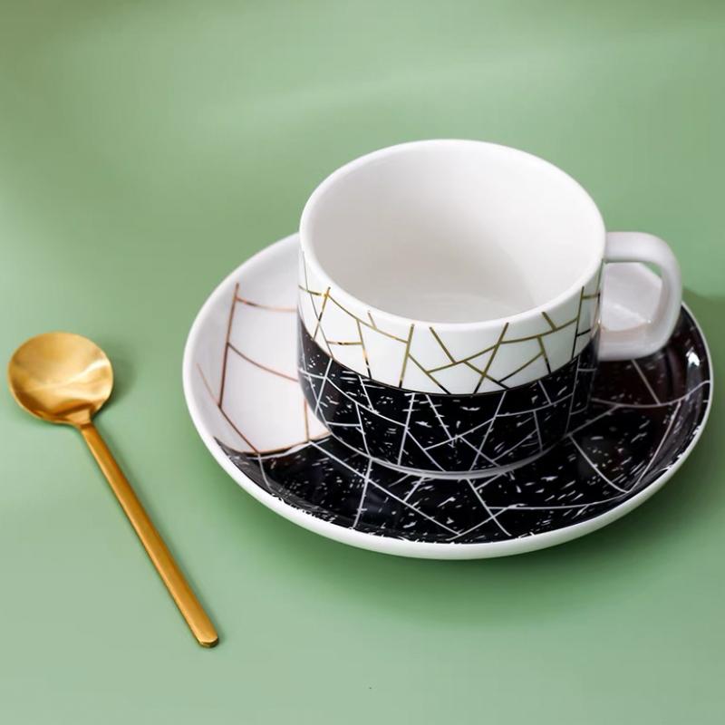 Кофейная чашка и тарелка в скандинавском стиле, набор из двух предметов, расписная золотая кружка, керамическая чашка для воды, кофейная чашка, чашка для завтрака, чашка для молока