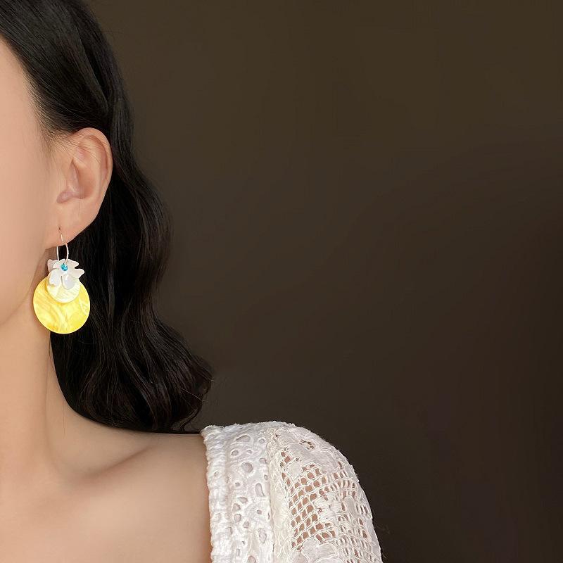 Серьги-подвески с круглым цветком из ракушки, простые, модные, персонализированные, с универсальным темпераментом, высококлассные, женские