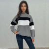 Женский свободный вязаный свитер в полоску с круглым вырезом