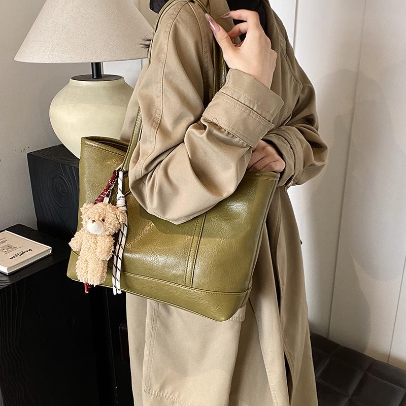 Retro Large-capacity Bag Women's 2025 Winter New Shoulder Bag Fashionable and Fashionable Commuter Tote Bag
