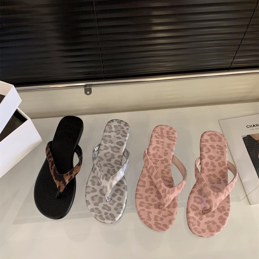 Французские шлепанцы на плоской подошве с леопардовым принтом, женская обувь 2025, летняя, для ношения с юбкой, пляжные сандалии на мягкой подошве