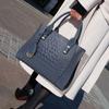 New Crocodile Pattern Women's Handbag Fashionable and Versatile, High Grade, Large Capacity Cowhide Commuter Bag
