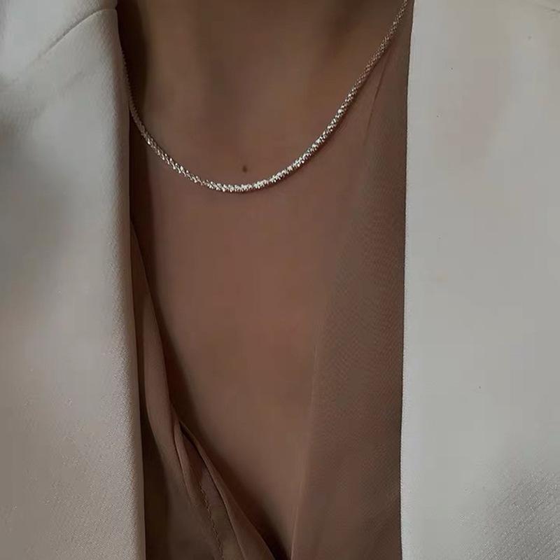 Ожерелье на ключицу из сверкающей итальянской гипсофилы: Простая, яркая цепочка для женщин