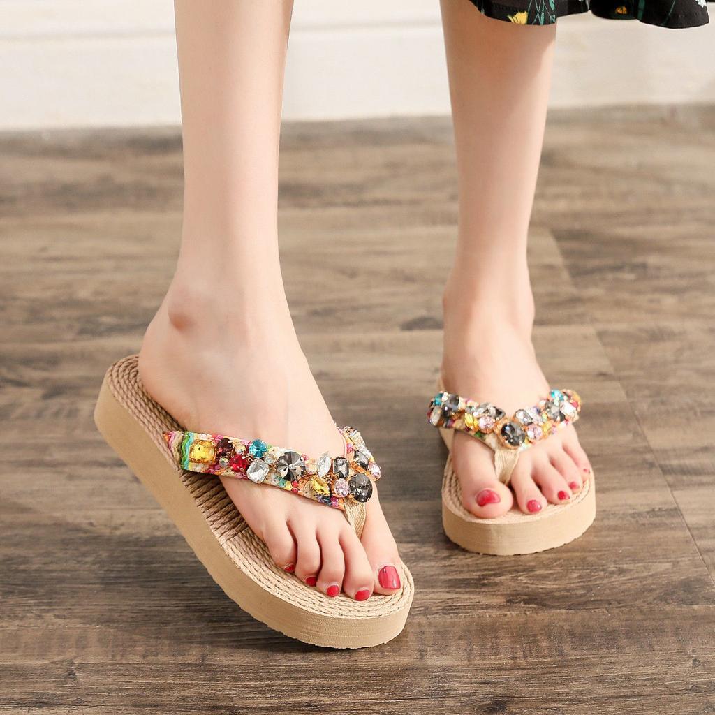 Модные тапочки для женщин, женские шлепанцы со стразами, стильные, элегантные, дизайнерские, роскошные тапочки на платформе, милые, пляжные сандалии на танкетке