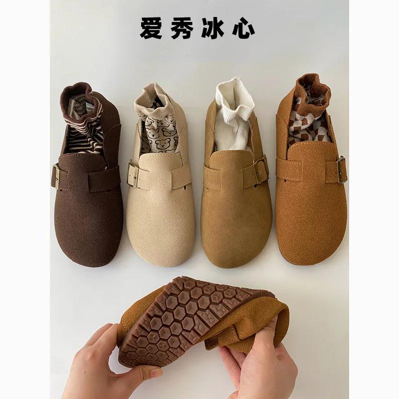 Мода 2024 года. Бостонские сабо. Женские замшевые мюли. Тапочки. Сандалии с пробковой стелькой. Пляжные сандалии для любителей активного отдыха. Полутапочки Мэри Джейн.