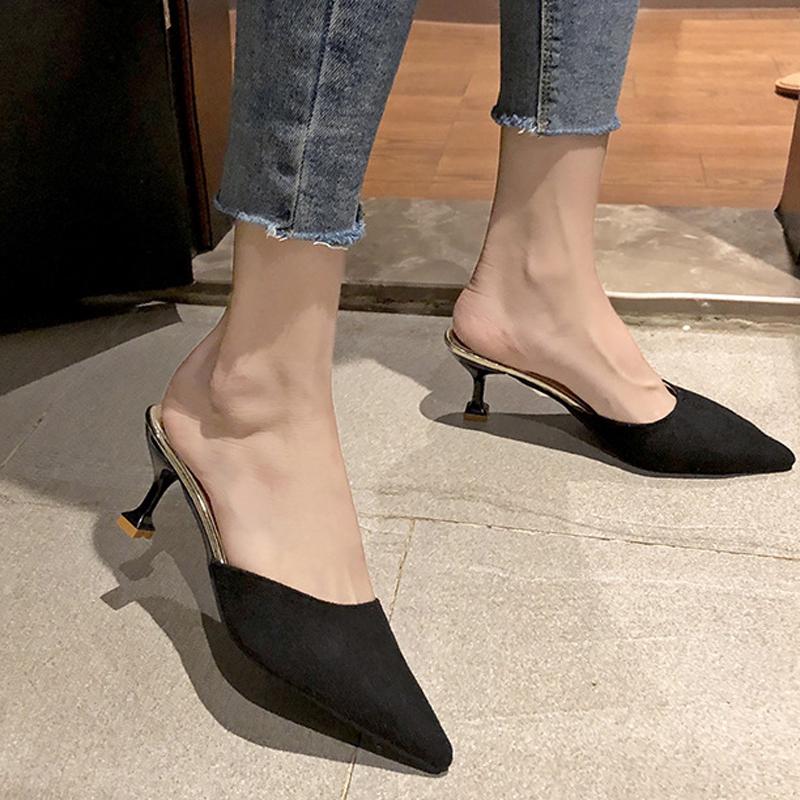 Женские туфли-шлепанцы на каблуке с острым носком