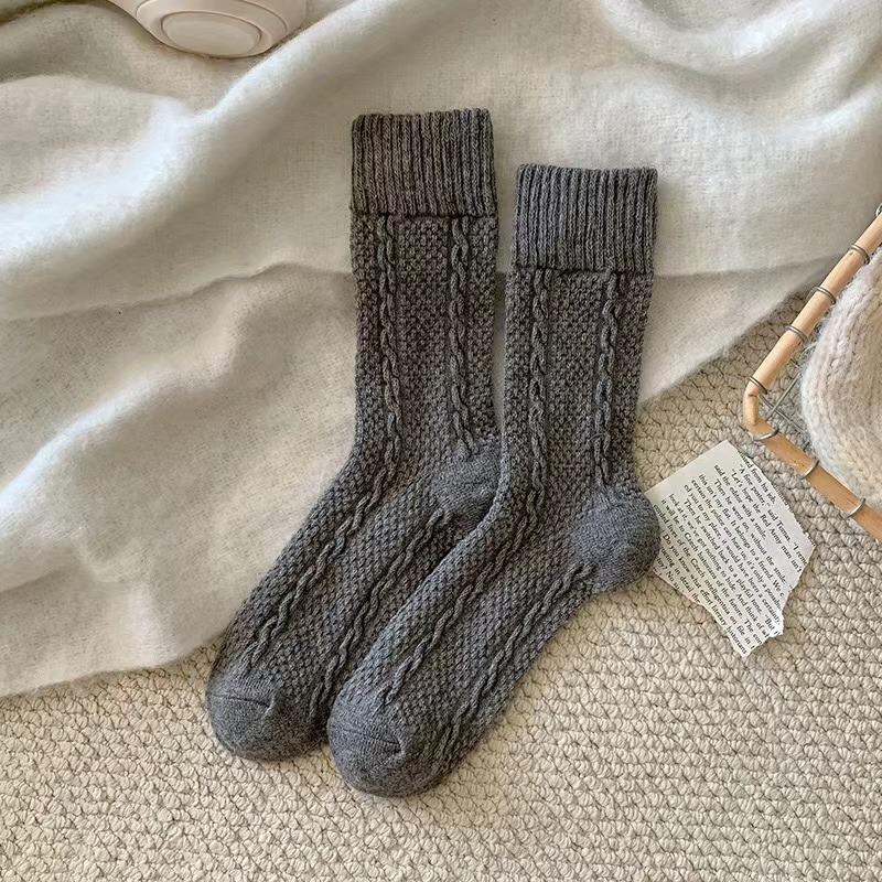 Осенние и зимние шерстяные женские носки Twist Retro Simple Solid Color Mid-tube Socks Серые толстые теплые женские носки