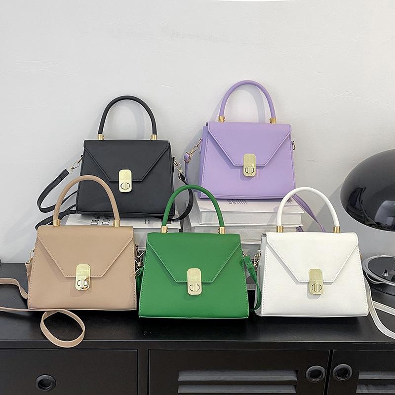 Женская сумка Маленькая квадратная сумка с поворотным замком Сумка Simple Style Аксессуары Женская сумка в иностранном стиле Сумка через плечо Crossbody