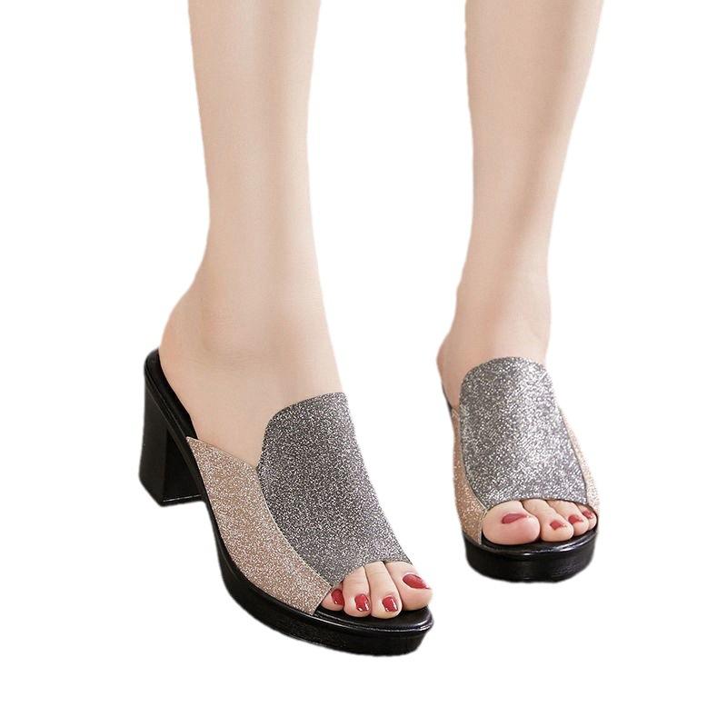 Новые женские тапочки, сандалии 2024 года, модные туфли на высоком каблуке на платформе с заостренным носком, роскошные женские туфли, нескользящие, повседневные, большие размеры 41 42