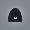 Натуральная шапка бини NewKnit: Уютная вязаная шапка с вышивкой в виде сердца - теплая зимняя шапка для женщин и девочек