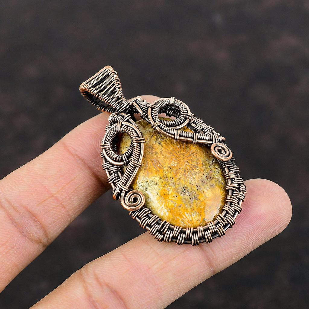 Кулон из ископаемого коралла с драгоценным камнем, обернутый медной проволокой, кулон ручной работы, ювелирные изделия из ископаемого коралла, новый кулон, уникальные медные украшения, подарок для мамы