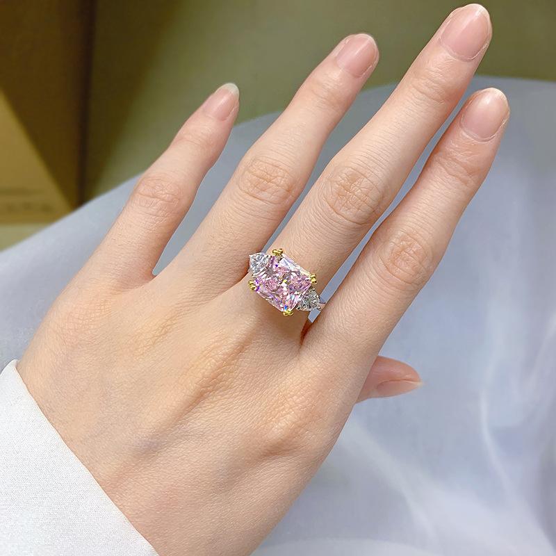 Благородное женское бриллиантовое кольцо S925 Silver High Carbon Diamond 5 Carat Square Poodle Yellow Powder Diamond Ring Impact Ring для женщин