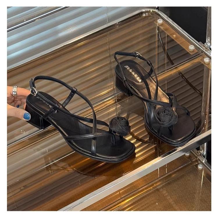 Модные женские туфли на высоком каблуке 2025 Лето Открытый мыс-клип Массивный каблук Модный ремешок с пряжкой-камелией Удобные босоножки для увеличения роста