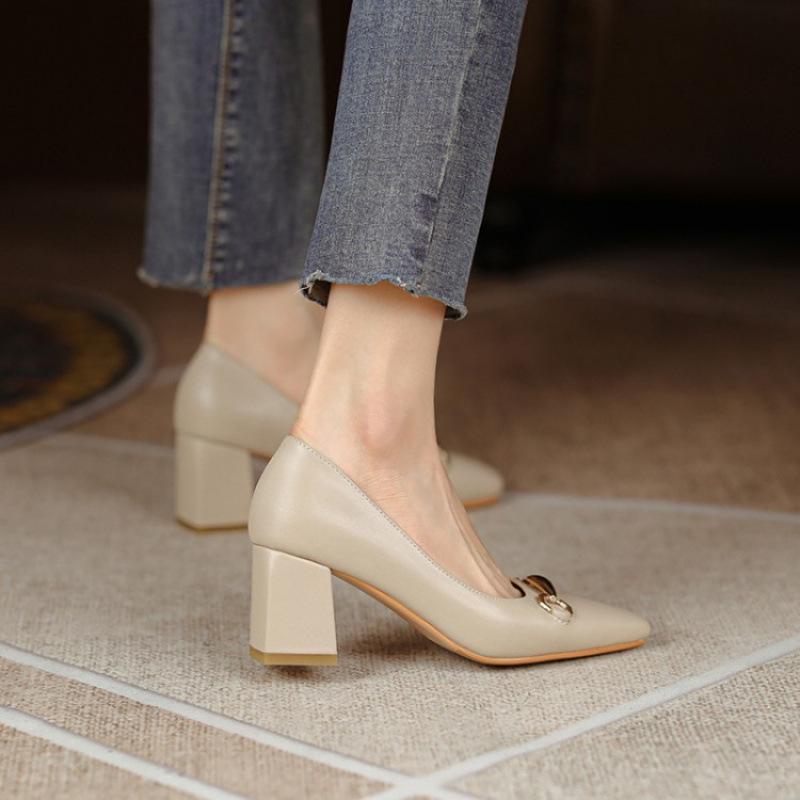 Новая модная женская обувь на плоской подошве, резиновая мягкая подошва, большой размер, квадратный каблук, удобный средний каблук, однотонная, на один педаль, всесезонная