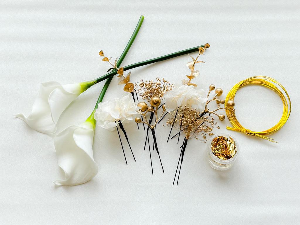 White Calla Lily Hair Ornament with Dried Mizuhiki and Gold Perfect for and and Suitable for Furisode and Shiromuku Kimono Flowers, Leaf,