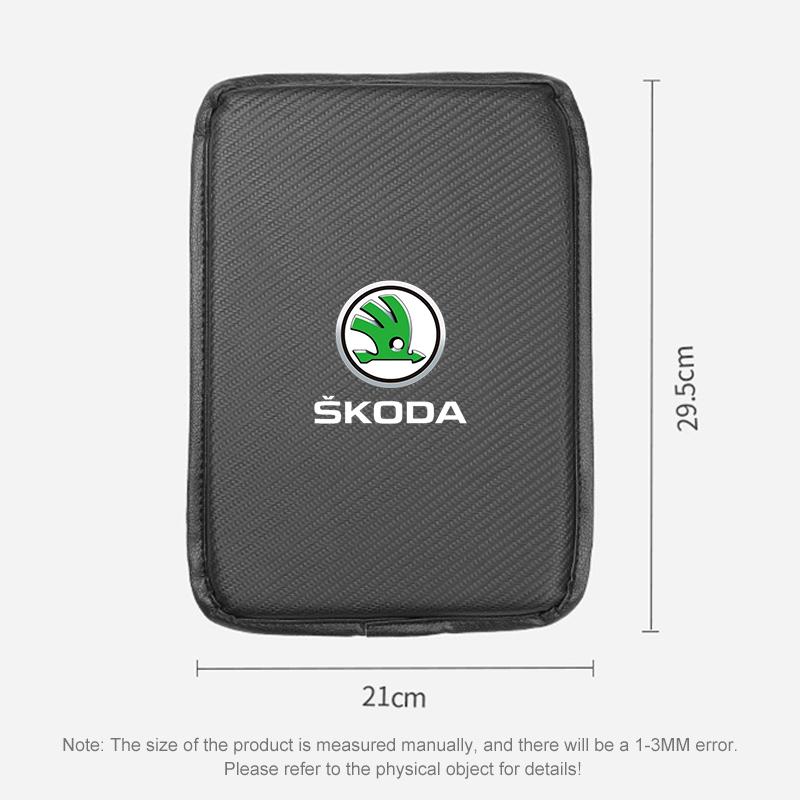 Стильная накладка на подлокотник из кожи с карбоновым волокном для Škoda с логотипом