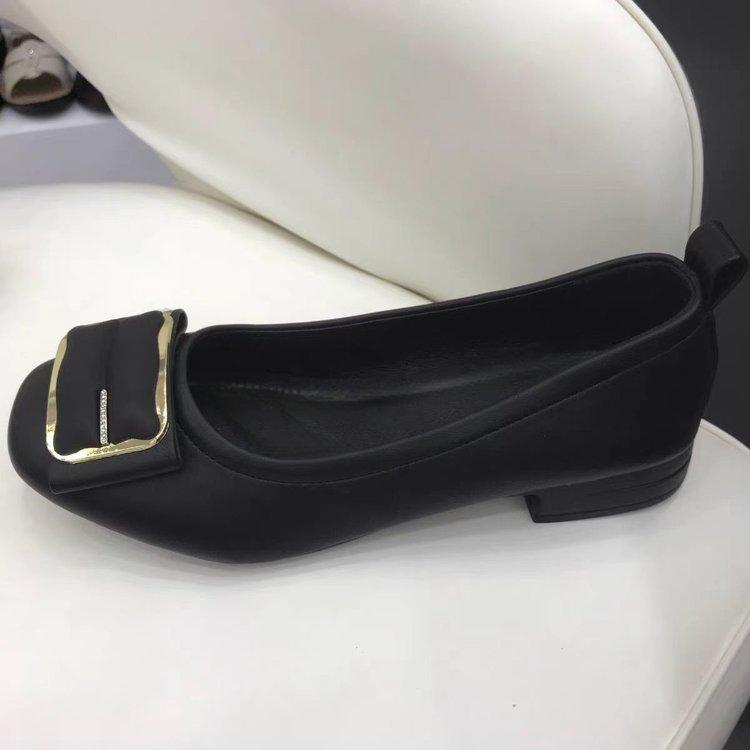 2025 осень новые неглубокие туфли-лодочки женские из мягкой кожи на мягкой подошве туфли для мамы на одном ремешке с неглубоким вырезом универсальные с квадратным носком на толстом каблуке