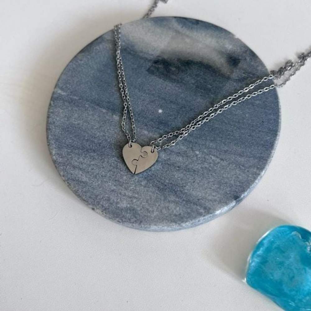 (2 Pieces Per Set) Daily Friendship Couple Classic Heart Surgical Neck