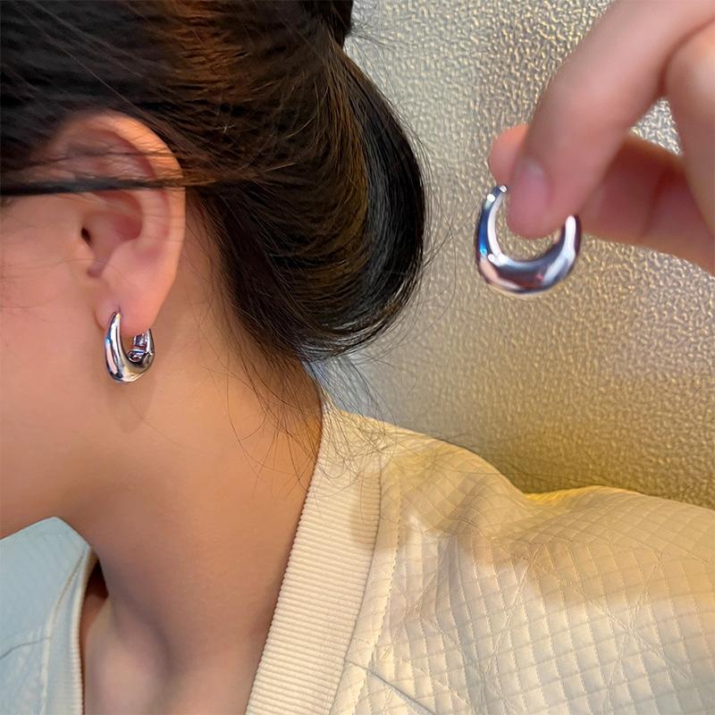 Tide And Versatile Metal Water Drop Earrings Women'S Simple Fashion Stud Earrings Light Luxury High-End Earrings