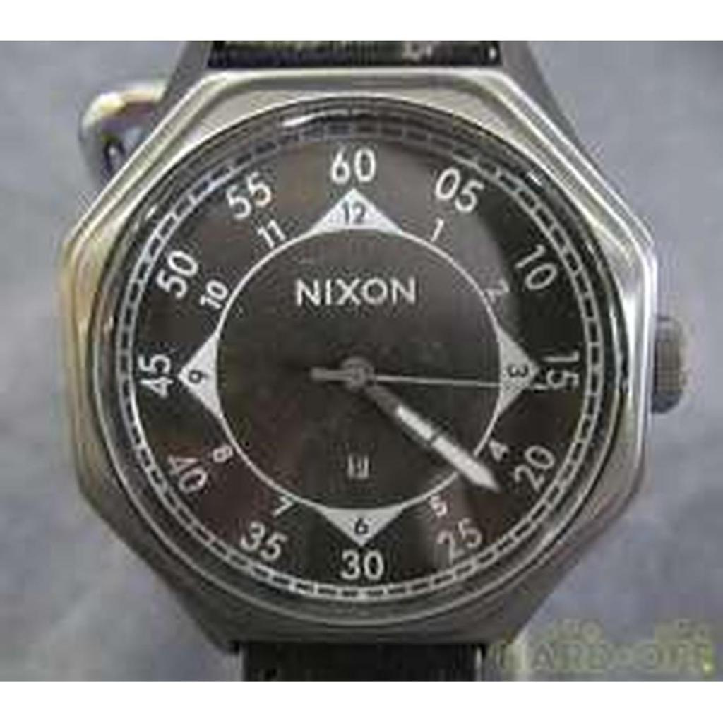 Б/у кварцевые аналоговые часы NIXON A195632