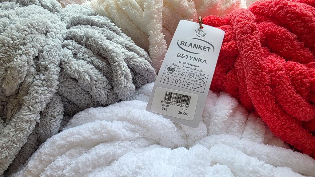 Thick blanket yarn 300g for Chenille blanket for fingering gray 325