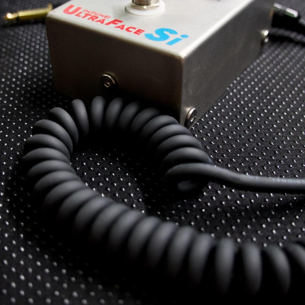 6m Guitar Coiled Cable with Bass Stereo Pancake Instrument Cable Shield, L-S Type, 6.35mm Plug, Connector, (Black)