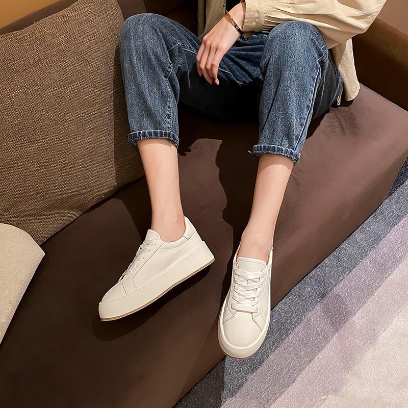 Весенние новые модные кожаные повседневные белые женские туфли на толстой подошве, удобные дышащие кроссовки, увеличивающие рост